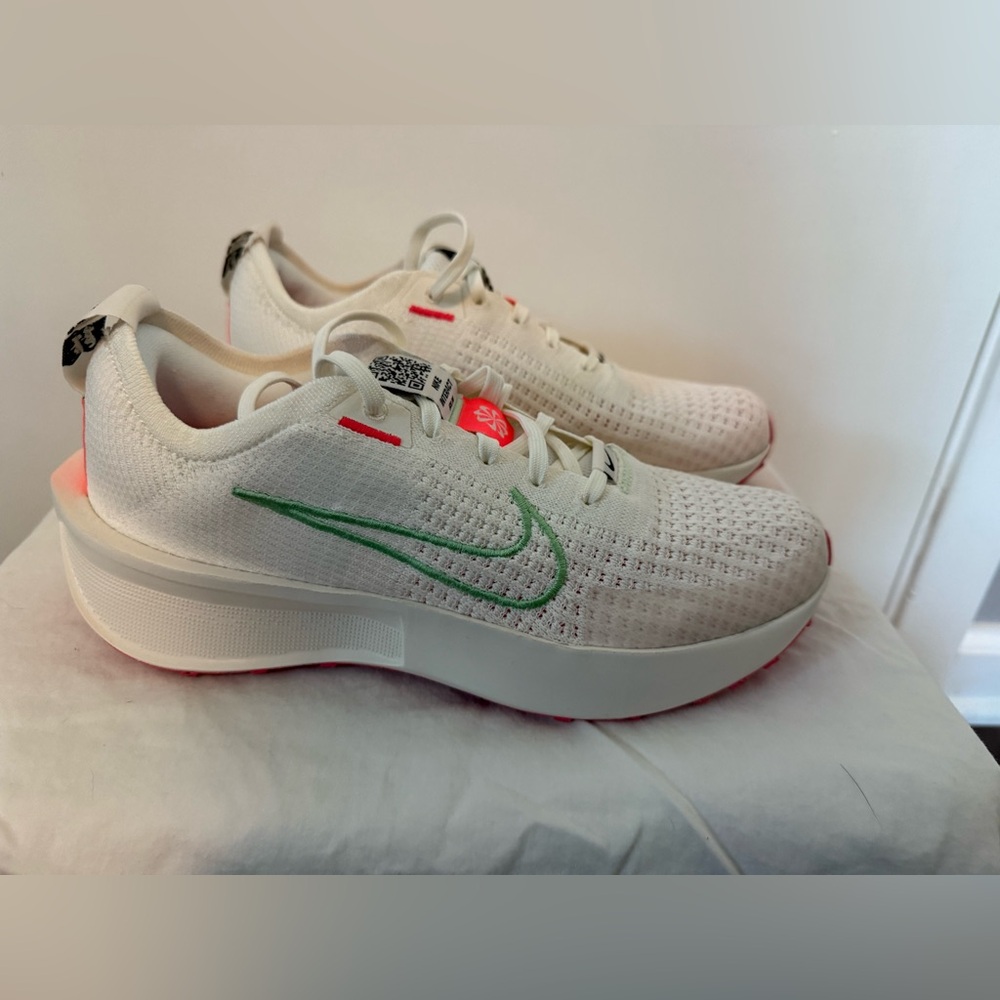 Nike Women's Interact Run